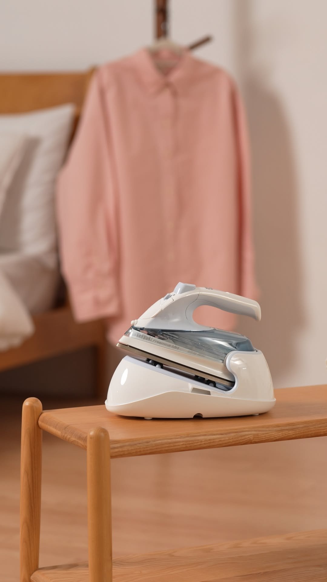 tefal_kr 게시물 이미지: 갑자기 아침에 다림질이라니?😳 
하필 입으려던 셔츠는 구겨져 있고… 
시간은 없고,...