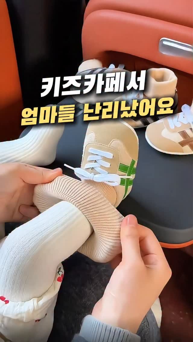 tem.doctor 게시물 이미지: 이거 신기고 키즈카페 갔더니 주변 엄마들 난리났어요
양말 따로 신발 따로 신길 필요...
