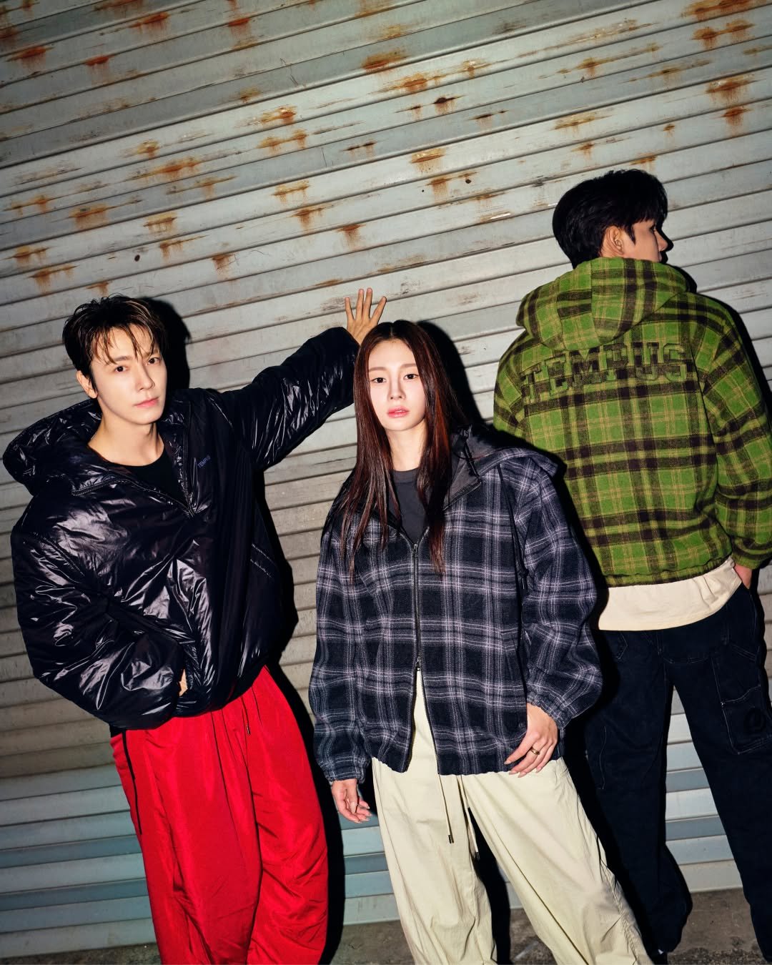 Photo by TEMPUS STUDIO on November 01, 2025. May be an image of one or more people, bangs, goosedown coat, duffle coat, top, parka, sweatpants, flannel, flight jacket and text.