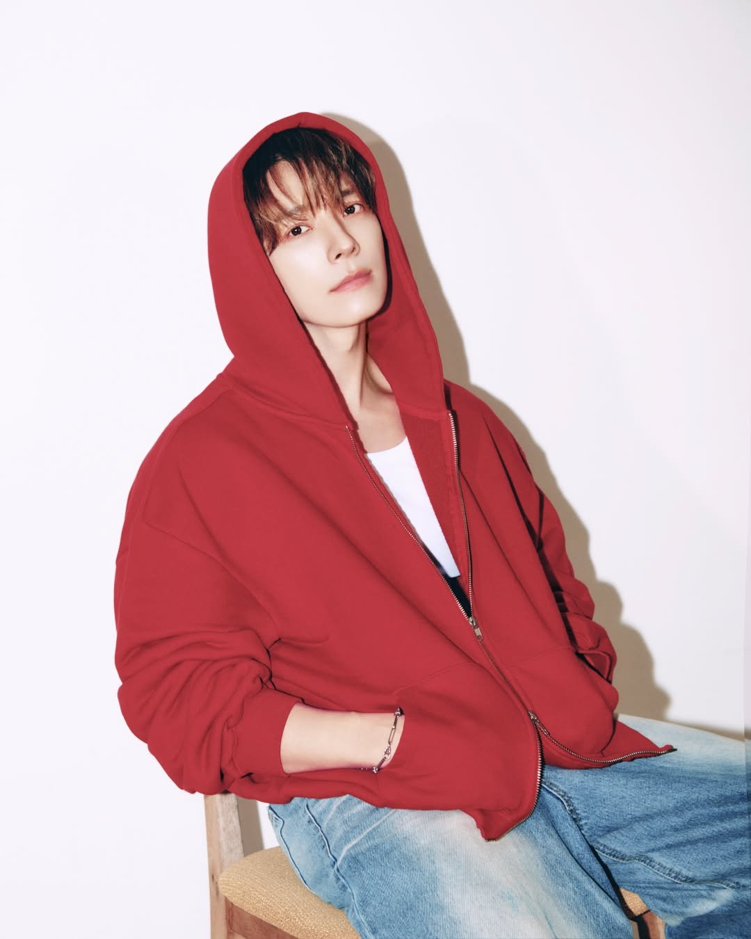 Photo by TEMPUS STUDIO on November 13, 2025. May be an image of duffle coat, parka, sweatshirt, top and text.