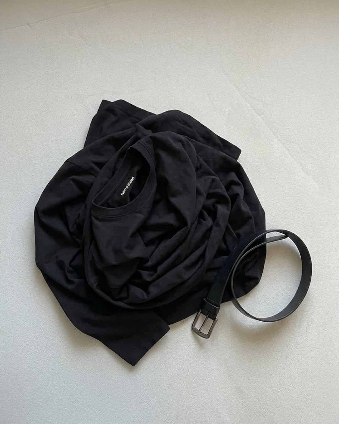 tempusstudio 게시물 이미지: Simple layering with TENCEL black long sleeve...