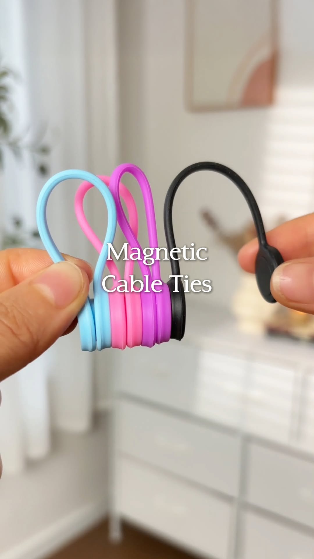 temu 게시물 이미지: Snap, loop, and magnetize—tame cords, earbuds,...