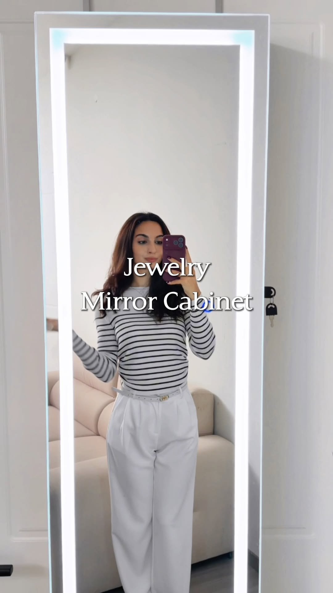 temu 게시물 이미지: A full length mirror with built in lights and...
