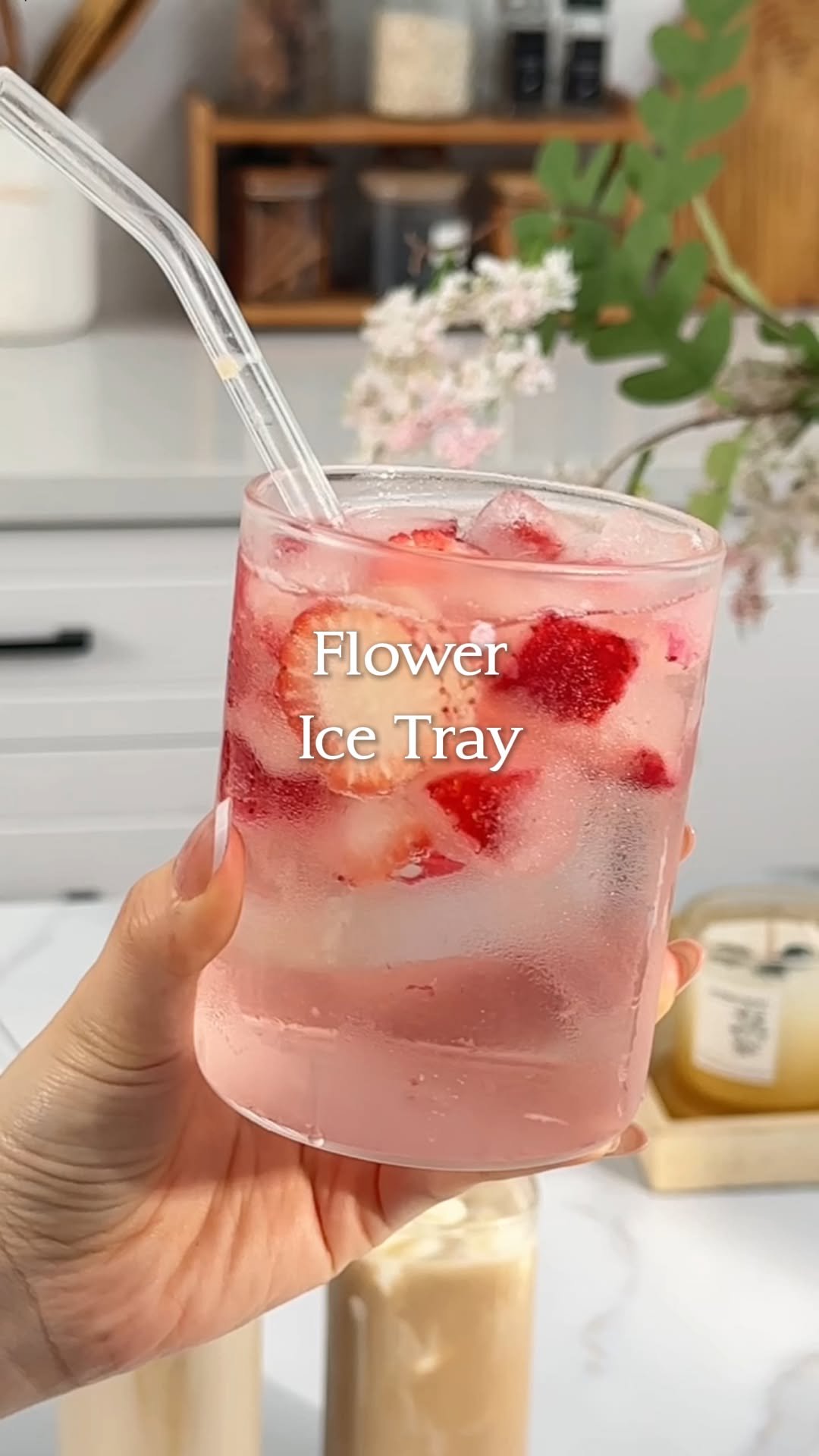 temu 게시물 이미지: These flower ice trays create floral ice...