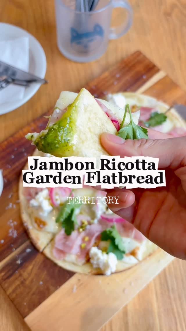 territory_official_ 게시물 이미지: 봄봄봄을 담은 잠봉 리코타 가든 플랫브레드!
함께 내어드리는 바질소스가 킥!!