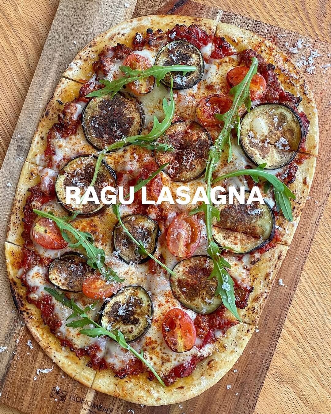 Photo shared by 송도 브런치 카페 테리토리 on September 19, 2025 tagging @territory_official_. May be an image of marinara sauce, pizza, tomato, mozzarella and text that says 'RAGU LASAGNA'.