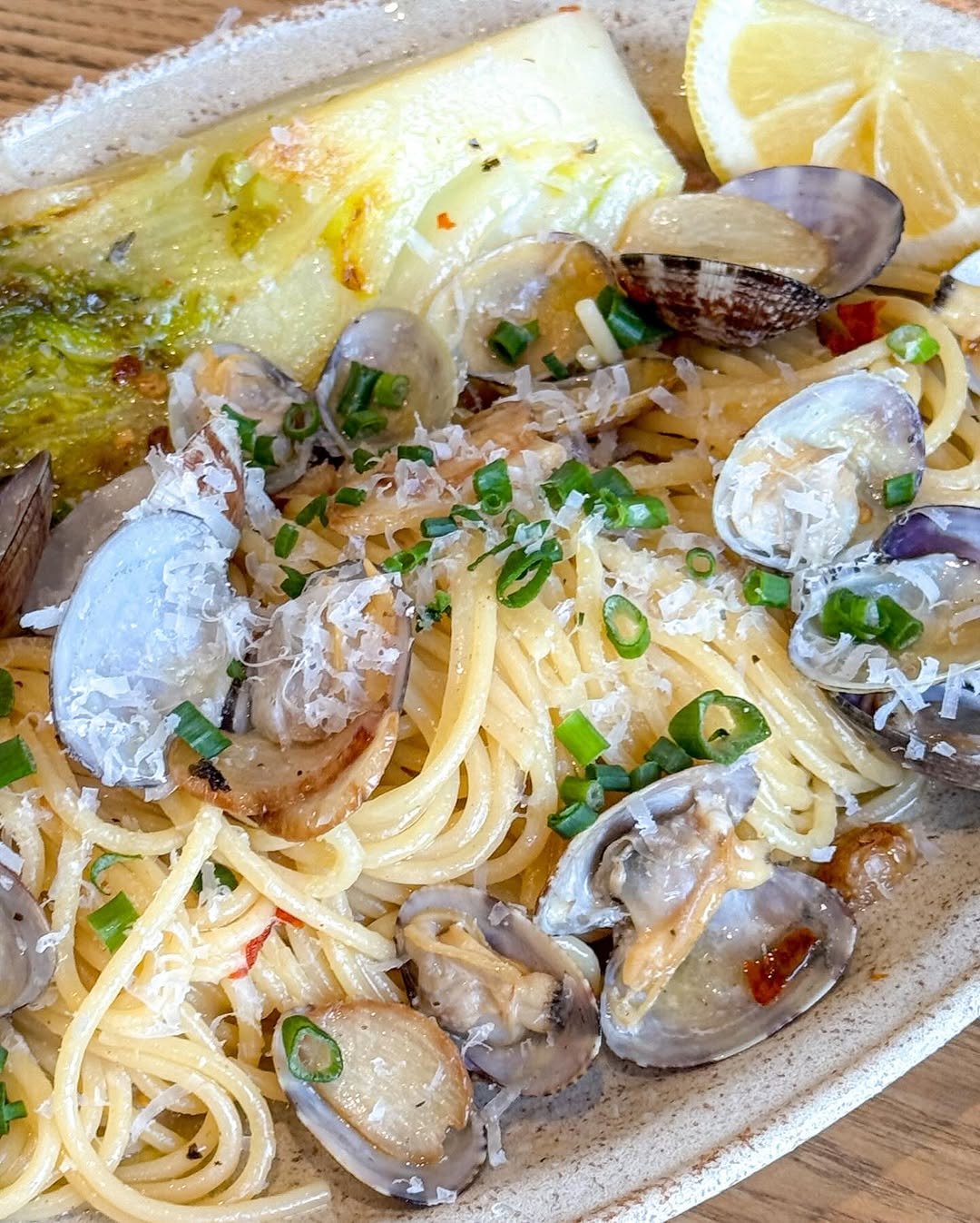 Photo shared by 테리토리 | 베지토리 on April 17, 2026 tagging @territory_official_, and @vegetory_lab. May be an image of pasta, spaghetti, shellfish and text.