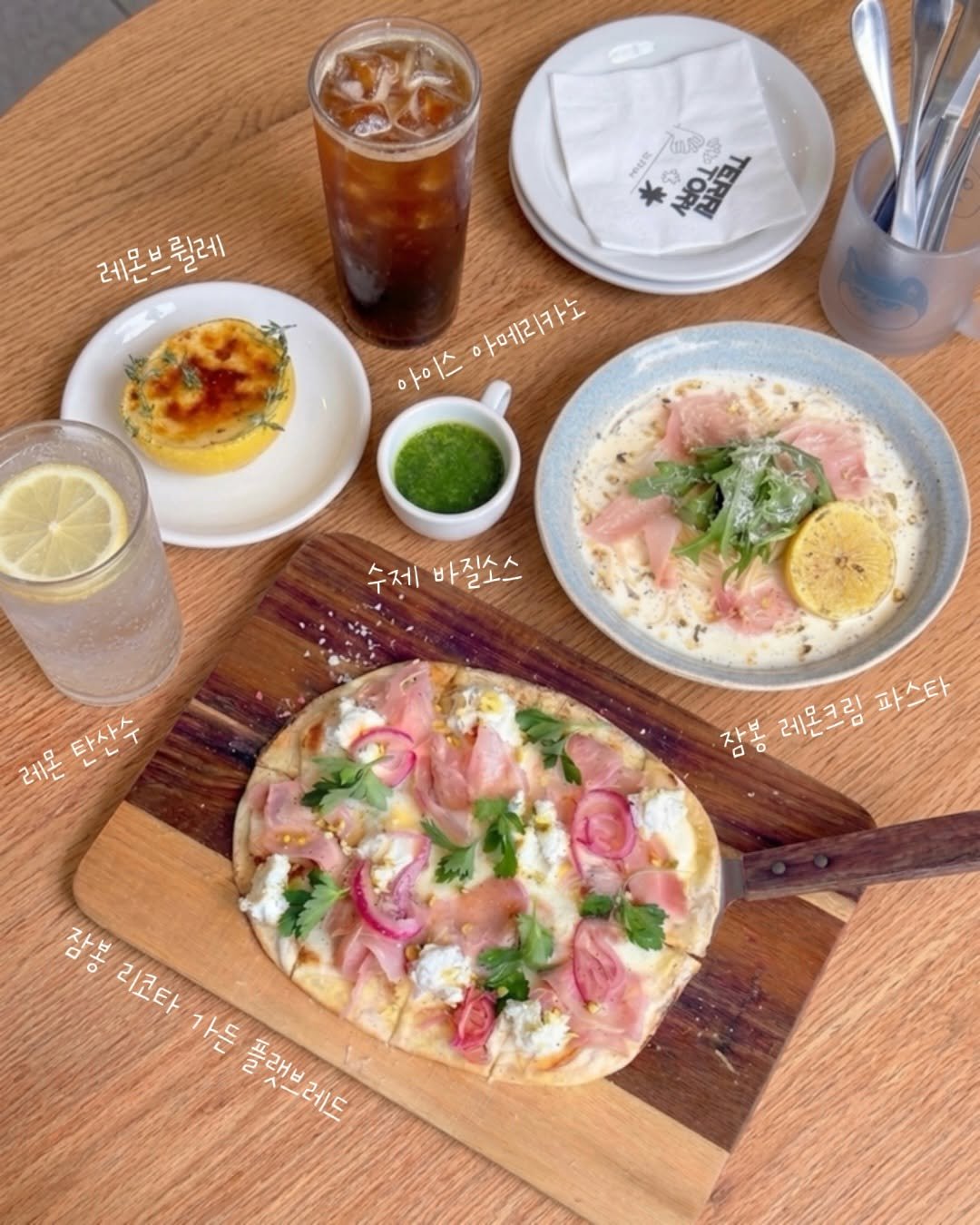 Photo shared by 테리토리 | 베지토리 on April 10, 2026 tagging @territory_official_. May be an image of omelet, poached egg, smoked salmon and text that says 'ပ် 레몬브릴레 레몬브 릴레 /် 分 MOлa MOYEL MOs 아이스아메리카노 아이 아이스 아메리카노 수제 바질소스 레몬탄산수 타사수 레몬 자보 레몬크림 레몬크림 레몬크림파스타 파스타 당수의 FE o 봉리고타가든플랫브레드 리코타 가든 플랫브레드 리코타'.