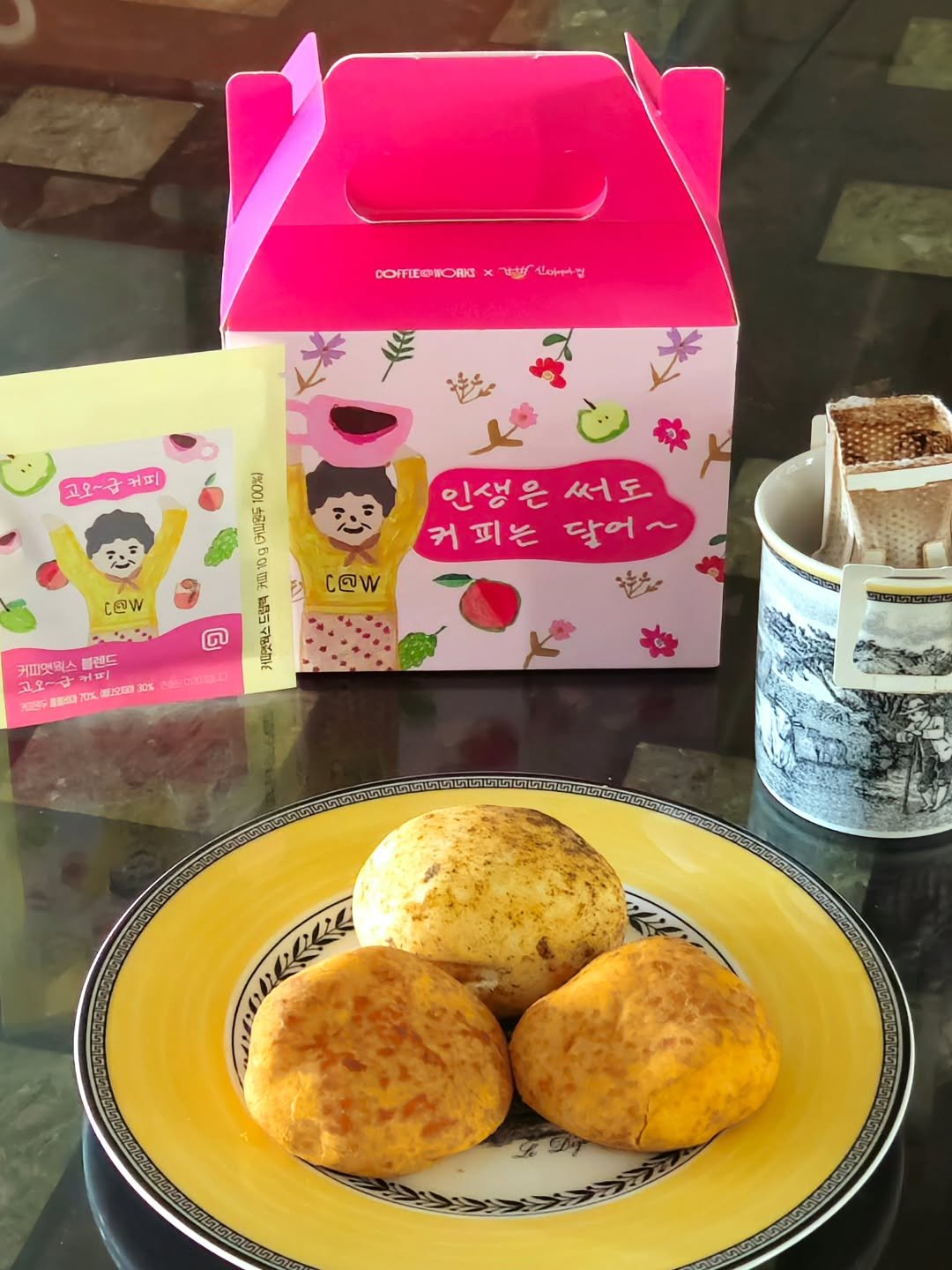 tesoro_no1 게시물 이미지: #제품지원

맛있는 커피엔
맛있는 디저트가 
빠질 수 없음😍

향이 좋은
커피앳웍스...