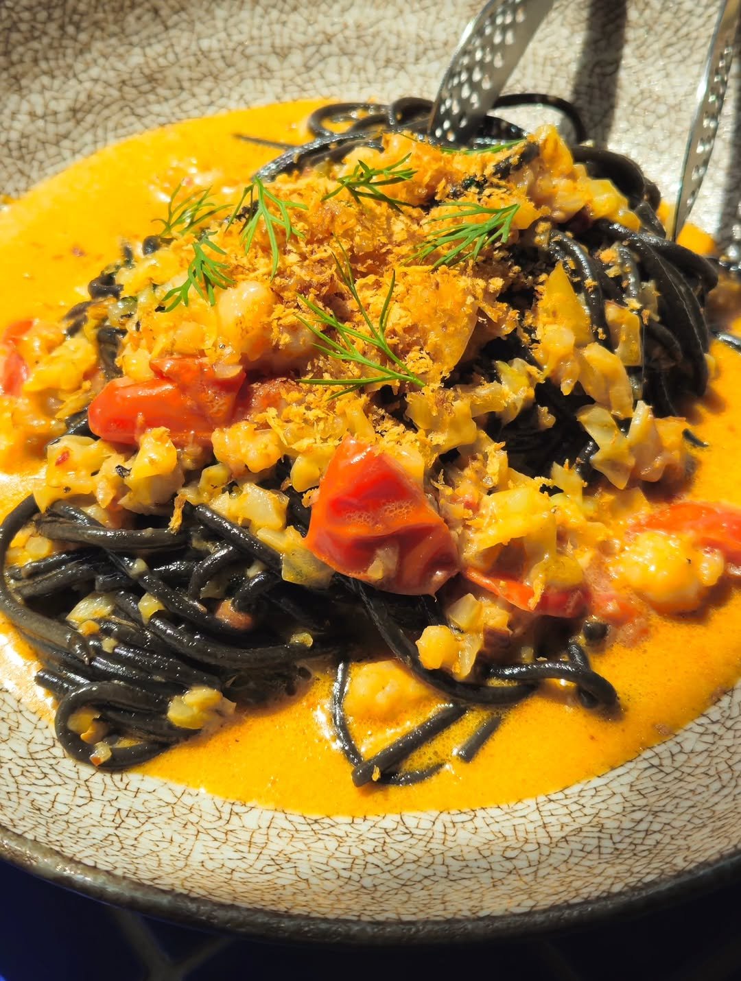 Photo by 취미부자 테소로의 독서기록 on April 17, 2026. May be an image of pasta, lobster, shellfish, spaghetti and text.