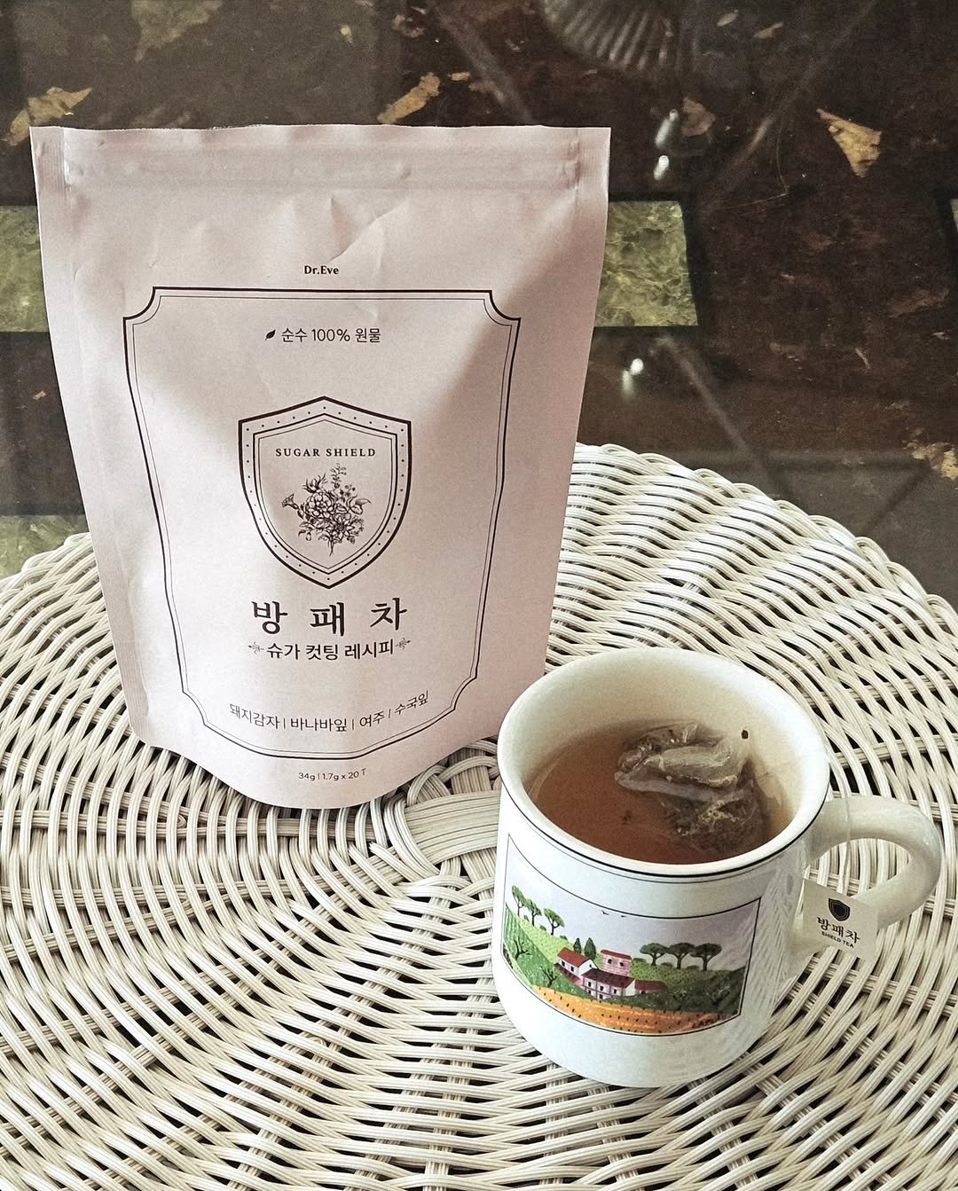 Photo shared by 취미부자 테소로의 독서기록 on February 07, 2026 tagging @dr.eve_official. May be an image of tea, teacup and text that says 'Dr.Eve 순수100%원물 순수 100% 뭔물 SUGAR SHIELD 방패차 차 방 패 슈가 슈가컷팅레시피 슈가 컷팅 레시피 돼지감자 마지컴자(나바월여! 돼지 감자 바나바잎 여주· 한국잎 34u117yx20f フuk иK.20T 34g! 제차 4'.