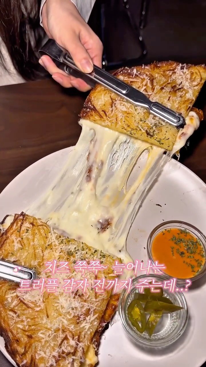 tetonyeokim_busan 게시물 이미지: 요즘 광안리에서..!
여자들 여기로 몰린다길래 가봤는데?
.
들어오자마자 사람 계속...