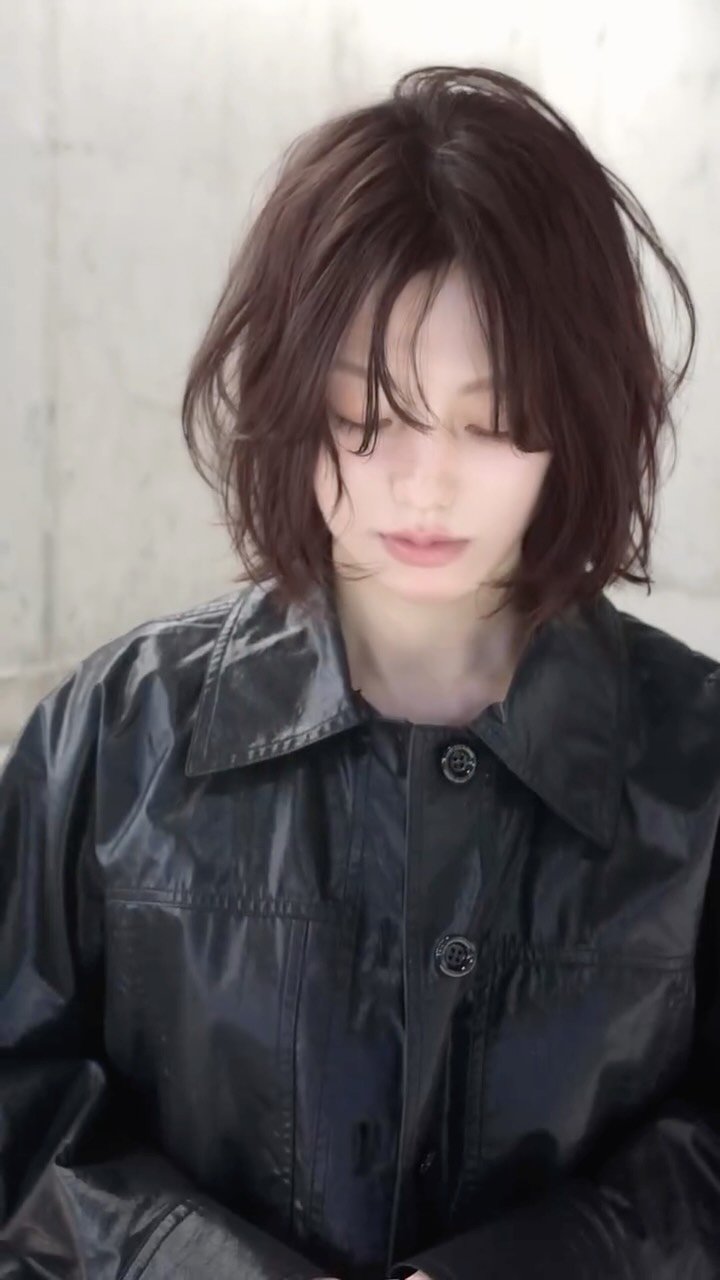 tg_leechan 게시물 이미지: 러프한 텍스처의 레이어드단발펌 시술과정 🖤

얼굴형과 취향에맞게...