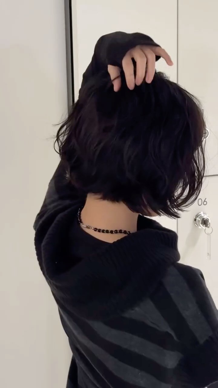 tg_leechan 게시물 이미지: 단발웨이브 #빈티지펌 가볍고 자연스럽게 꾸민듯 안꾸민듯 흐르듯 떨어지는
단발웨이브...