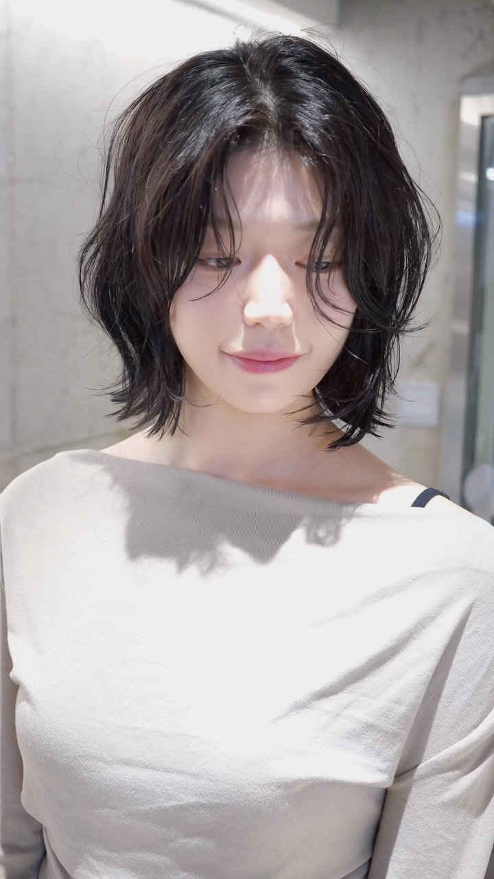 tg_leechan 게시물 이미지: 레이어드된 단발에 러프한 웨이브펌 🖤

어울리는 길이와 컬감으로 디자인해드려요...
