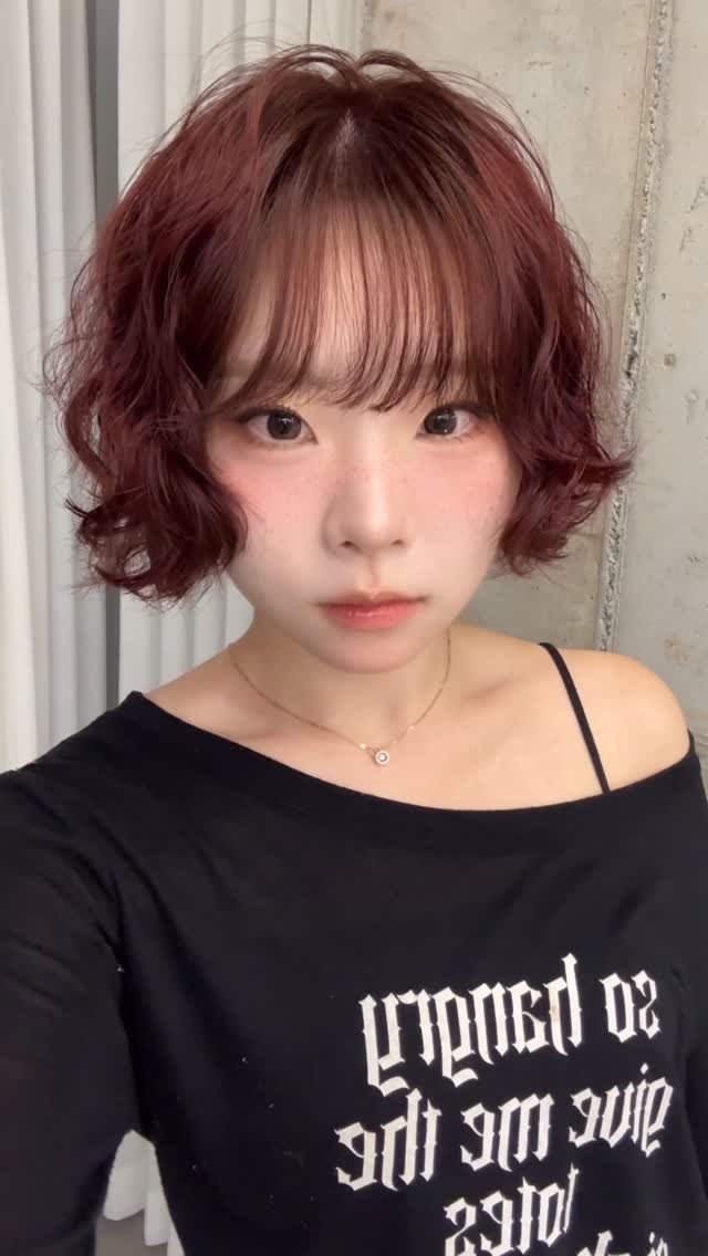 tg_sungwook 게시물 이미지: Cherry Coke Vintage Mood.

체리 코크 컬러의 깊은 레드톤에...