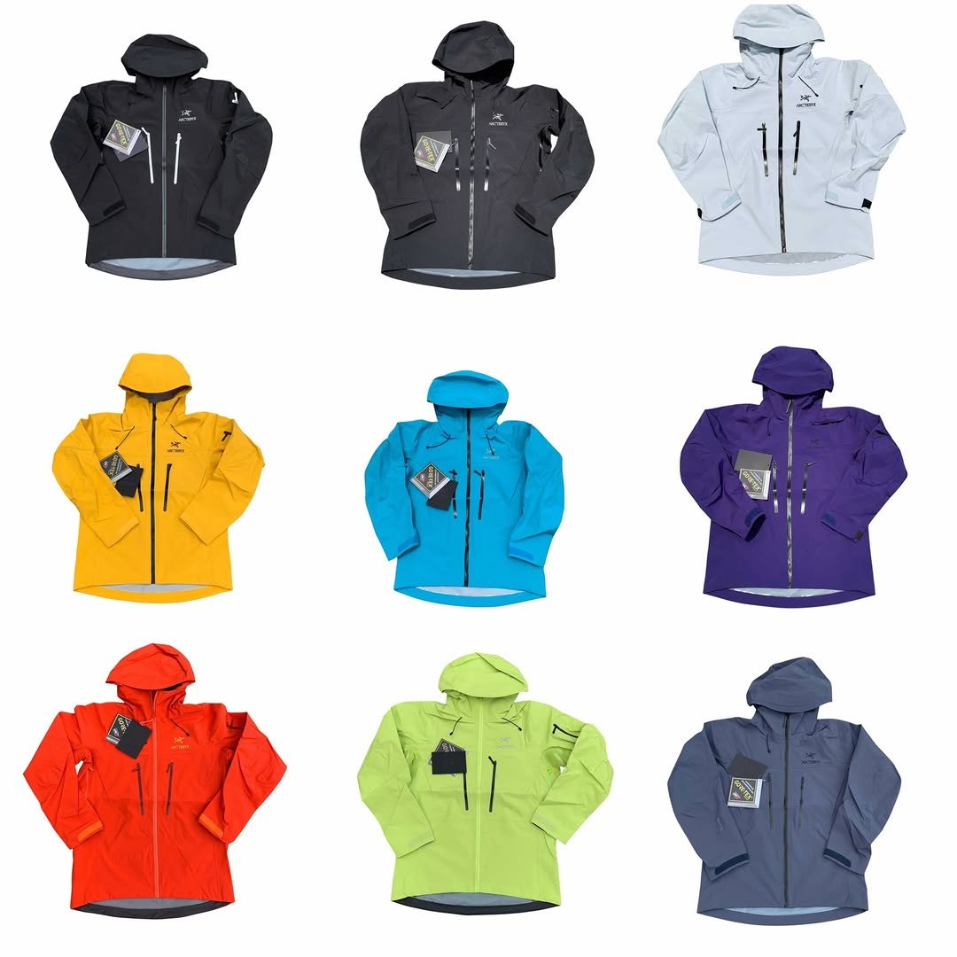 Photo shared by VINTAGECOMPANY on February 28, 2026 tagging @vintage_companythree, @th_vintage_, and @vintage_company.10000. May be an image of snowsuit, parka, raincoat, sportswear, fleece, jacket and text.