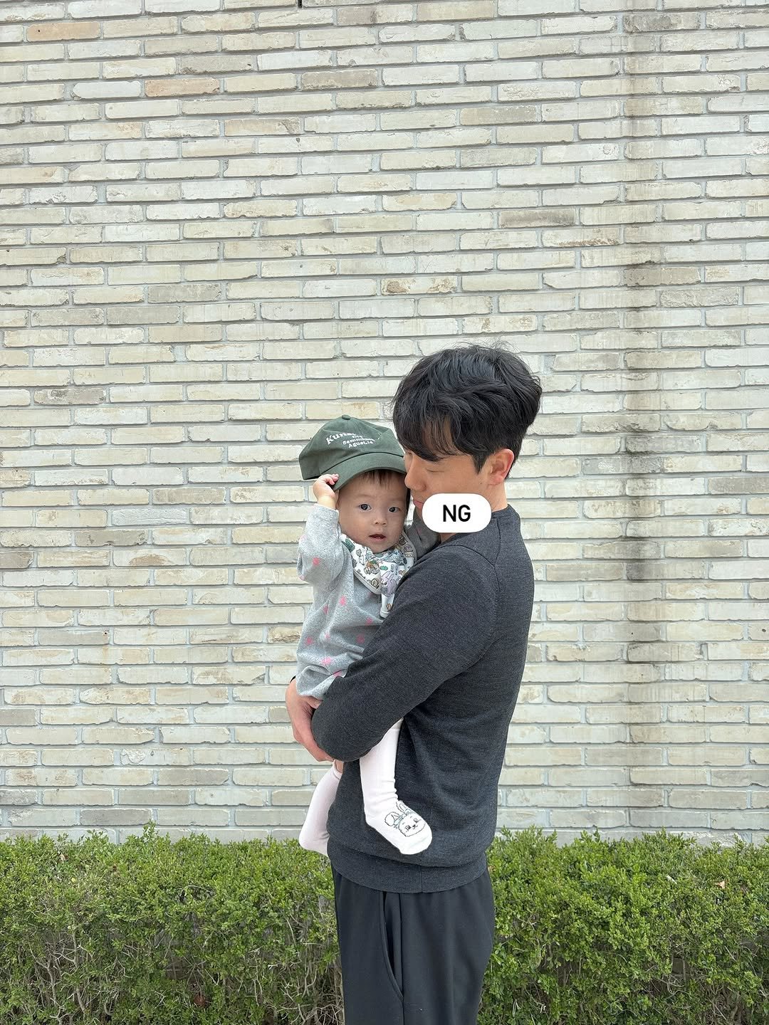 Photo by 땡큐girl  |  아기일상 • 육아릴스 on April 04, 2026. May be an image of baby, hat, sling and text.