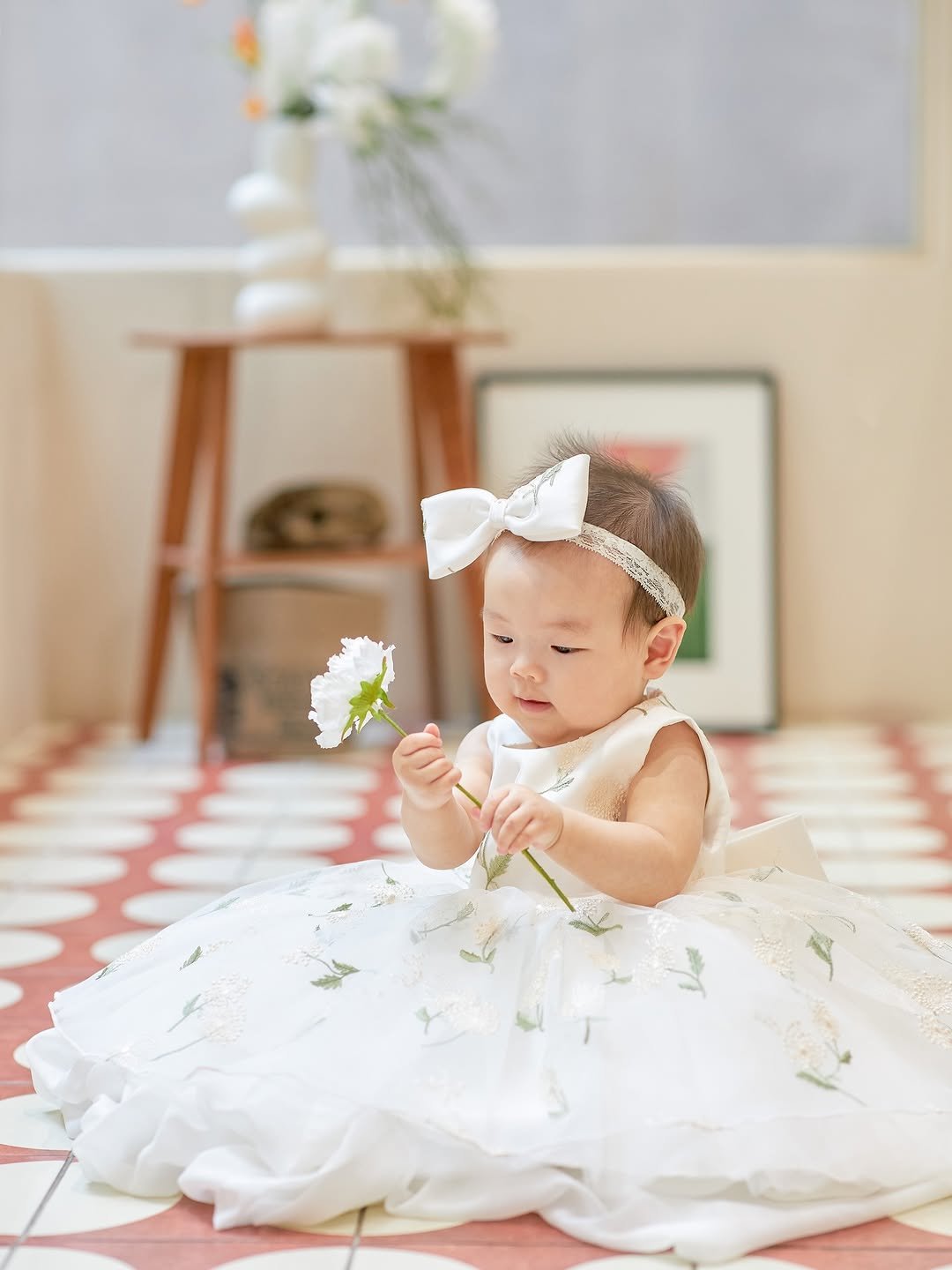 Photo by 땡큐girl on December 14, 2025. May be an image of baby, bow, dress, flower and text.