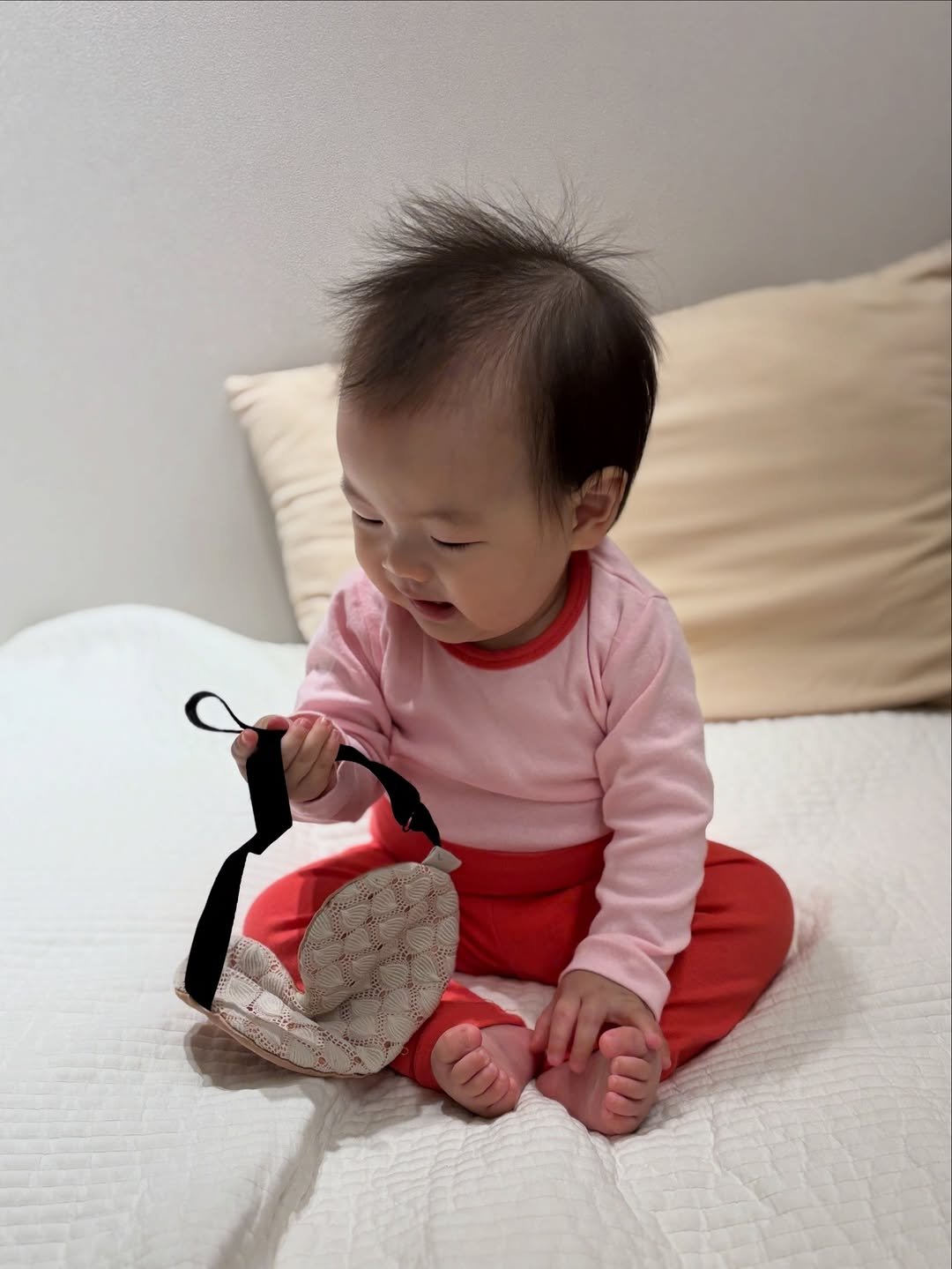 Photo shared by 땡큐girl on January 02, 2026 tagging @themandy.official. May be an image of baby, sleepwear, toy, baby shoes, diaper, stethoscope and text.