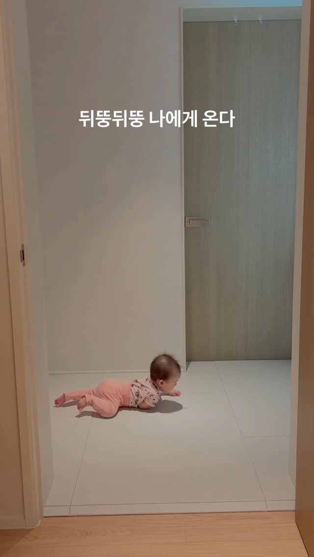 thank_u_girl 게시물 이미지: 배밀이때부터 차곡차곡 모아놓은 영상들 드디어 합체 🤍
너무 금방 크는거 아니냐구 ㅠ...