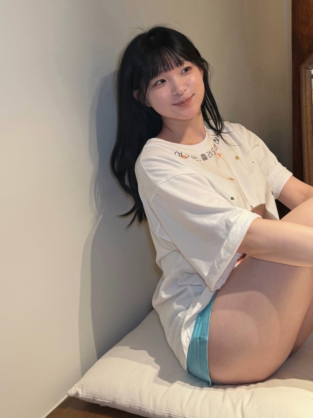 Photo by 먹샘 on February 15, 2026. May be an image of one or more people, hair, sleepwear, top, shorts and text.