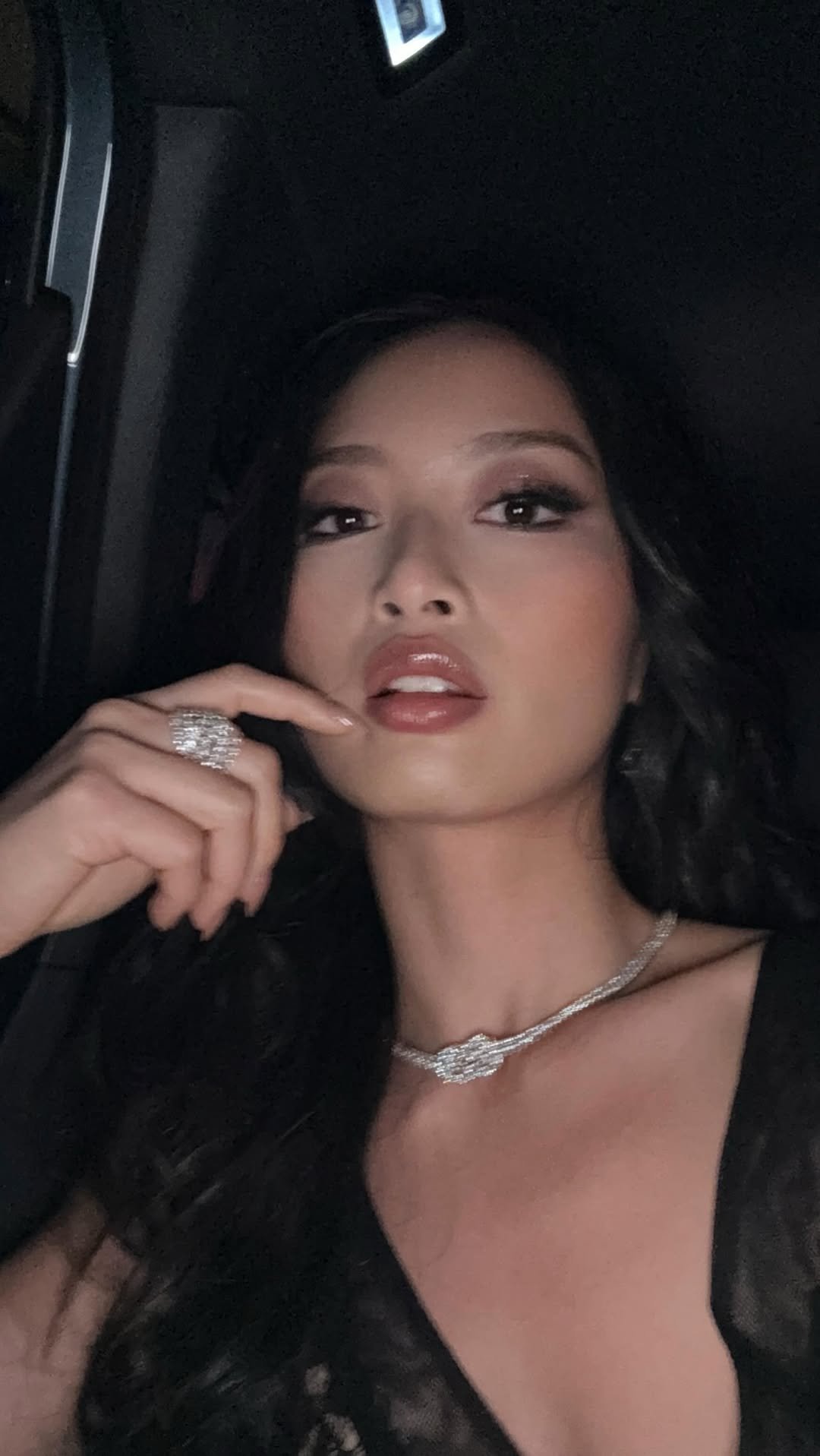 thanya 게시물 이미지: Anzeige | Jewelry neckline guide wearing...