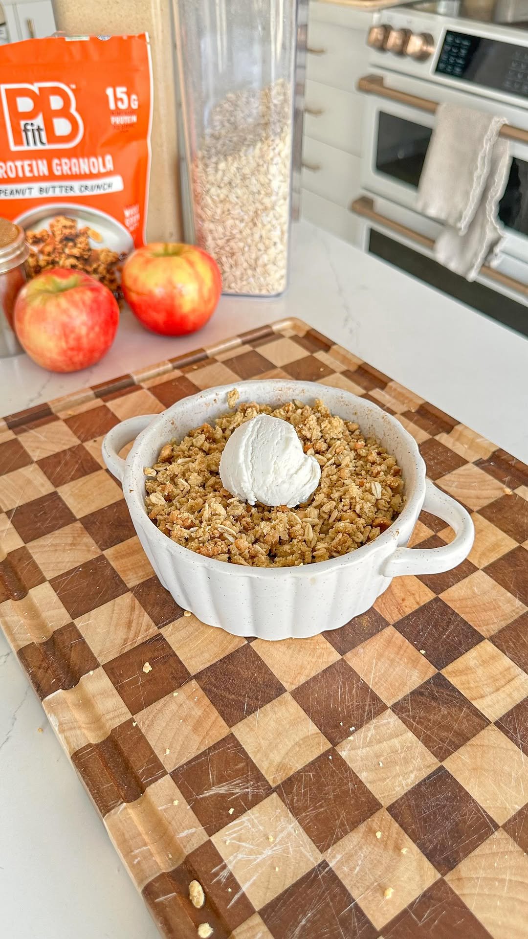 that.veganbabe 게시물 이미지: High Protein Apple Crumble 🍎✨ with @pbfit...