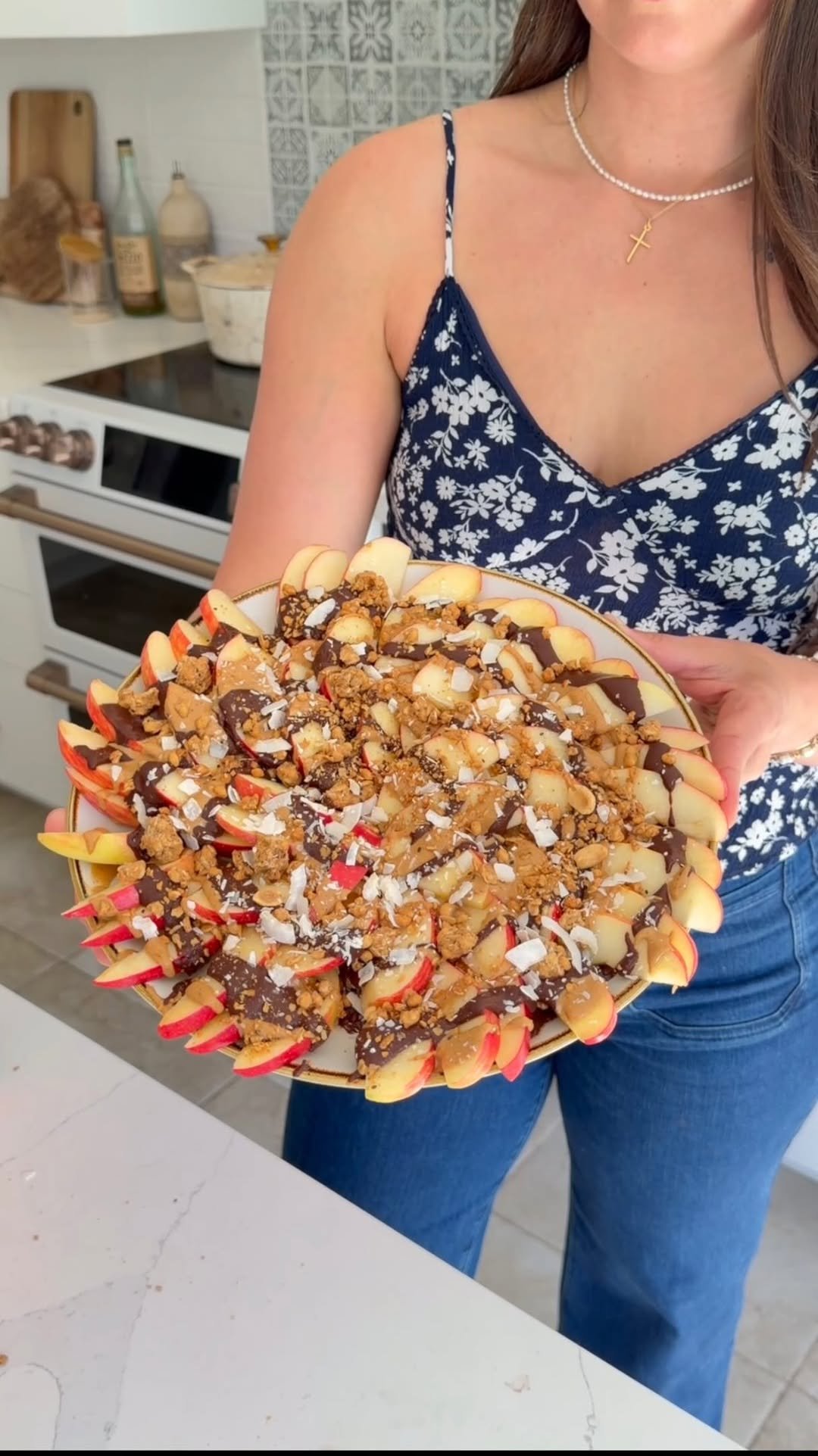 that.veganbabe 게시물 이미지: Apple Nachos are the elite summer snack 🍎🤝🥜...
