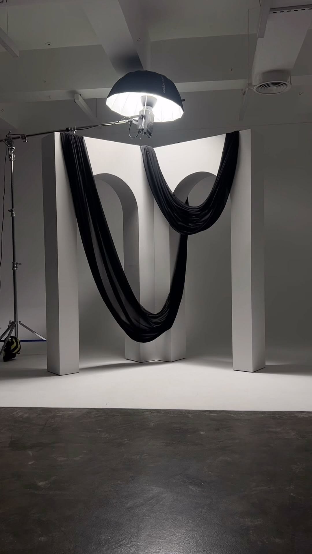 the803studios 게시물 이미지: curved fabric setup 

#lightingsetup...