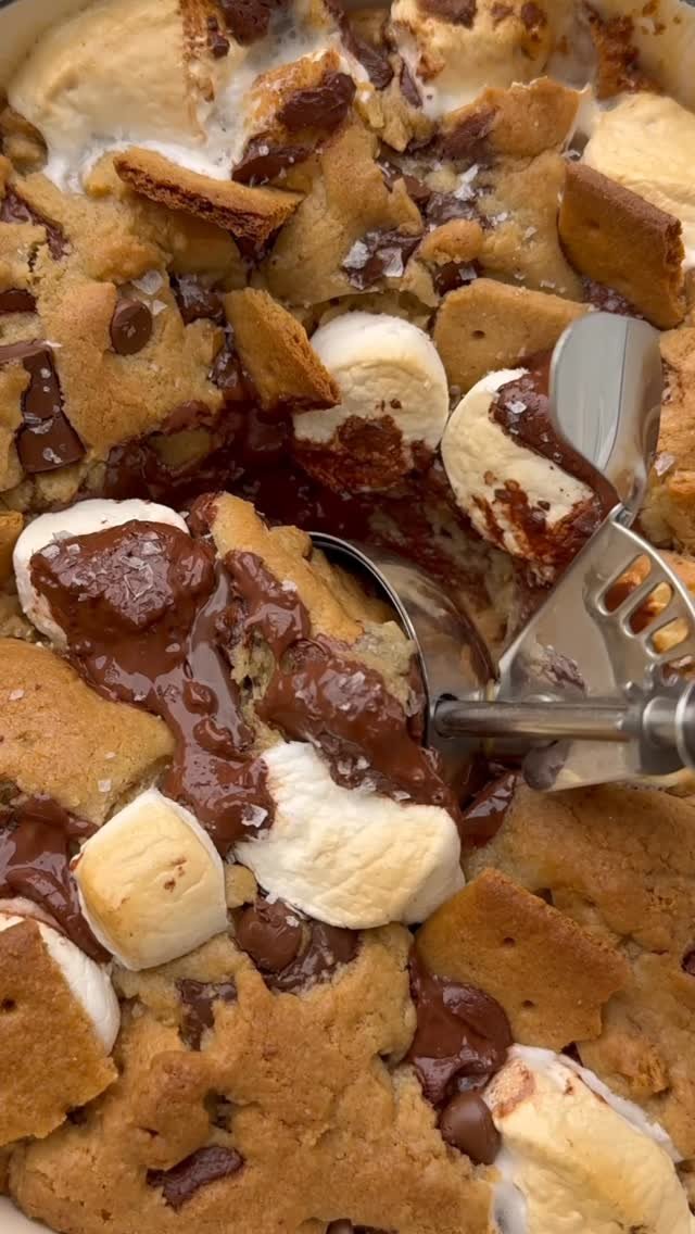 the_bananadiaries 게시물 이미지: S’mores ’Nutella’ STUFFED Scoopable Cookies!!...