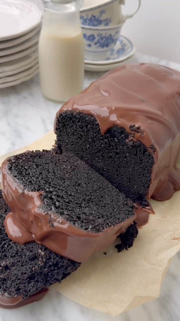 the_bananadiaries 게시물 이미지: One Bowl MOIST Chocolate Loaf Cake!!...