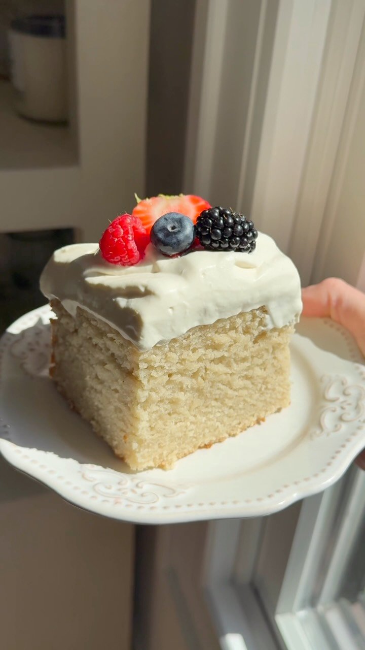 the_bananadiaries 게시물 이미지: MOIST One Bowl Berry Chantilly Cake!!...