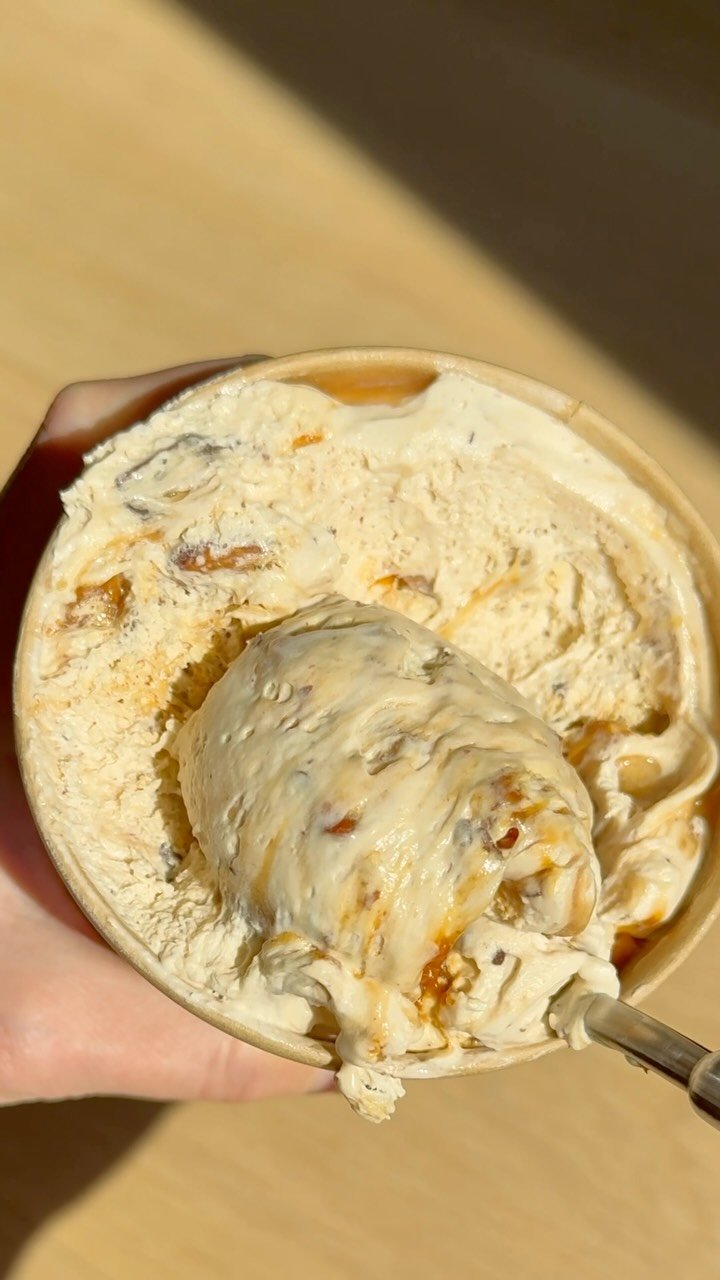 the_bananadiaries 게시물 이미지: NO CHURN 2-Ingredient Salted Caramel Crunch...