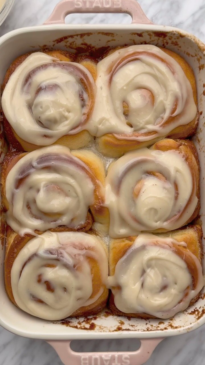 the_bananadiaries 게시물 이미지: Small Batch GOOEY & Plush Cinnamon Rolls!!...