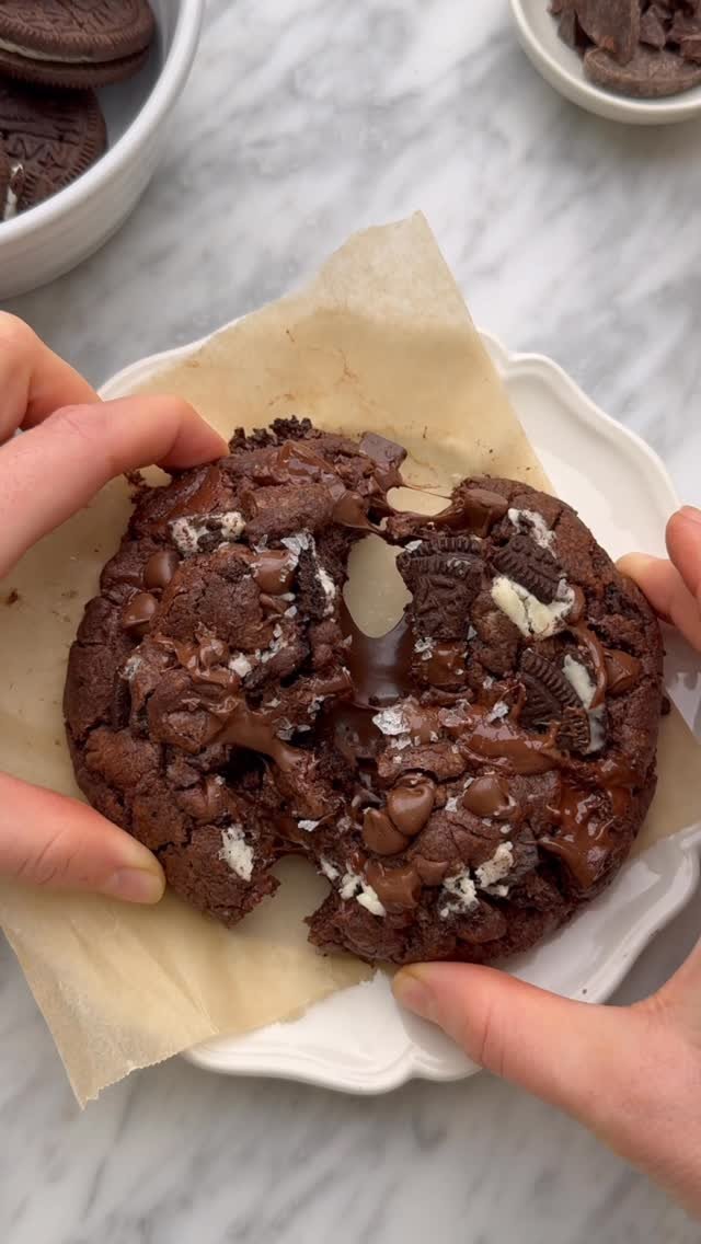 the_bananadiaries 게시물 이미지: GIANT Single Serve ‘Nutella’ Stuffed Oreo...