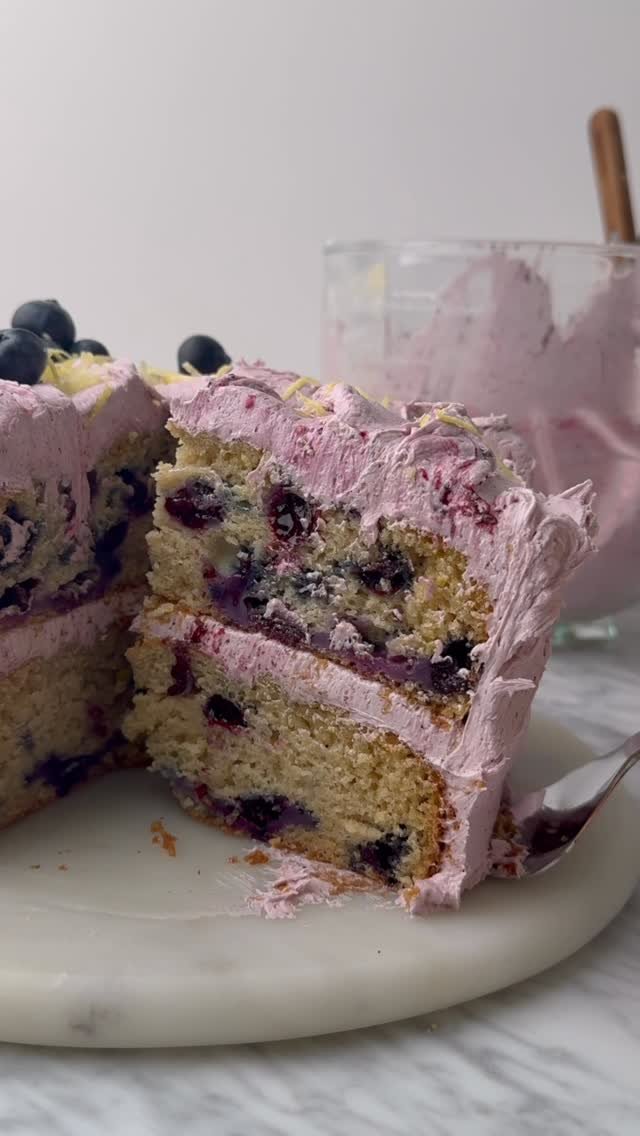 the_bananadiaries 게시물 이미지: One Bowl MOIST Lemon Blueberry Cake!!...
