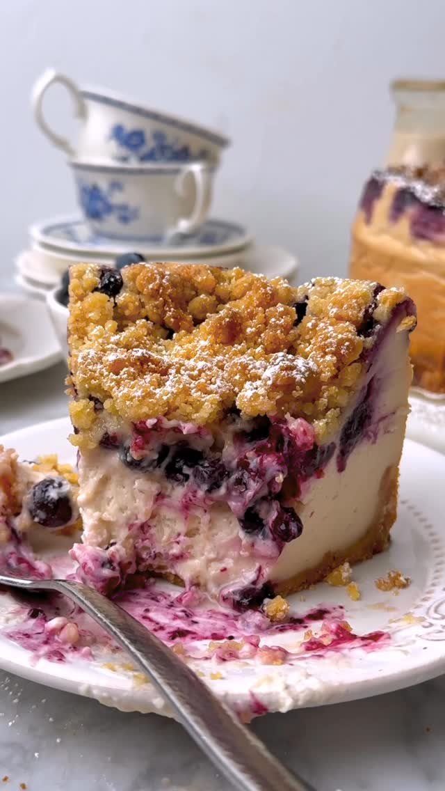 the_bananadiaries 게시물 이미지: Ultra Creamy Blueberry Crumble Cheesecake!!!...