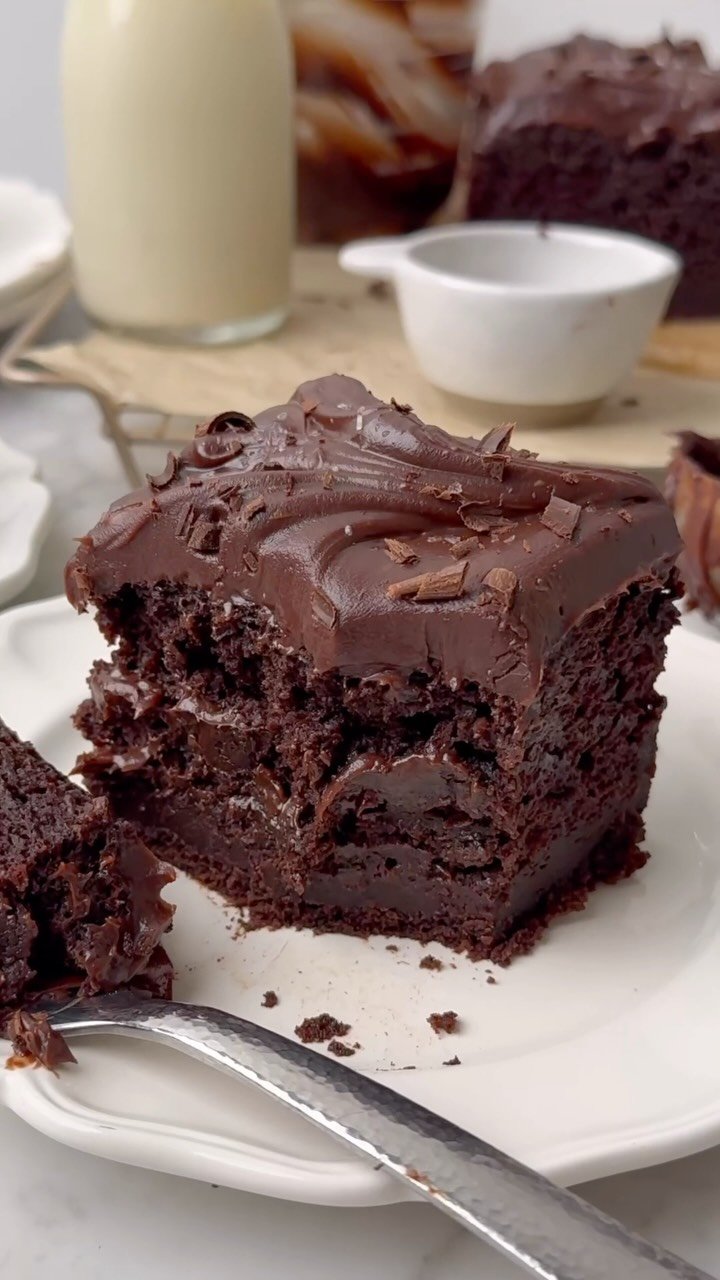 the_bananadiaries 게시물 이미지: One Bowl MOIST Chocolate Zucchini Cake!!...