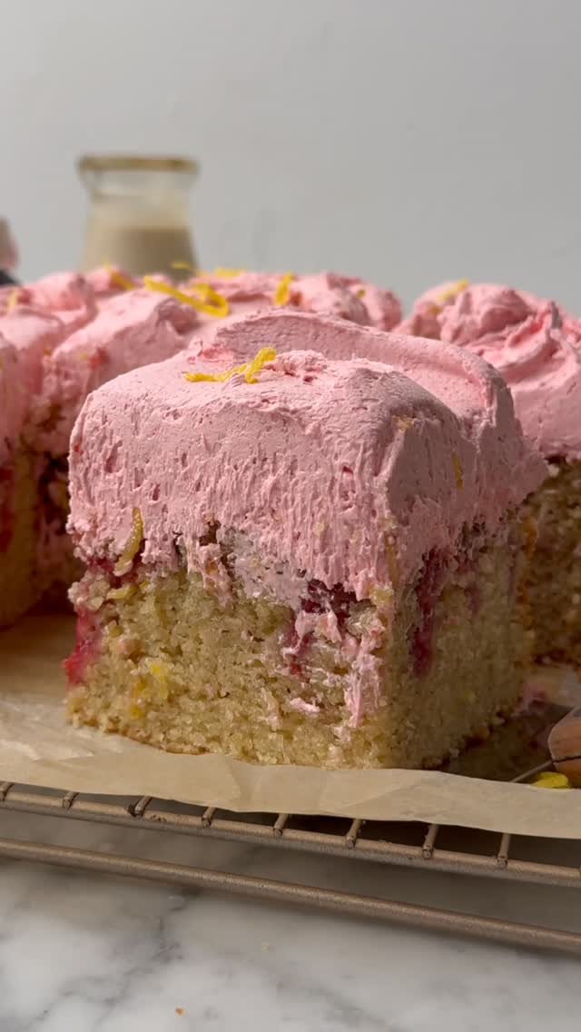 the_bananadiaries 게시물 이미지: One Bow MOIST Raspberry Lemon Sheet Cake!!...