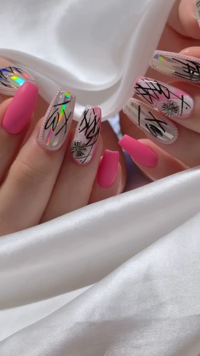 the_choongjangnail_sm 게시물 이미지: SO HOT💦🥵
필름 반짝임에 드로잉 세 스푼...✰
여름에 핫핑크 말해모해 조녜...