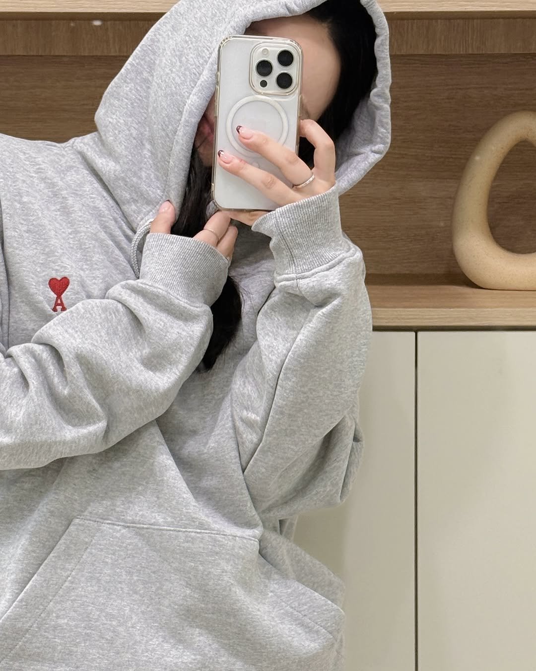 Photo shared by 더주니 ᴛʜᴇ.ᴊᴜɴɪ : 가려입자 날씬하게 - 오버핏쇼핑몰 on September 21, 2025 tagging @the_juni_. May be an image of 1 person, sweatshirt, parka, drawstring, fleece and text.
