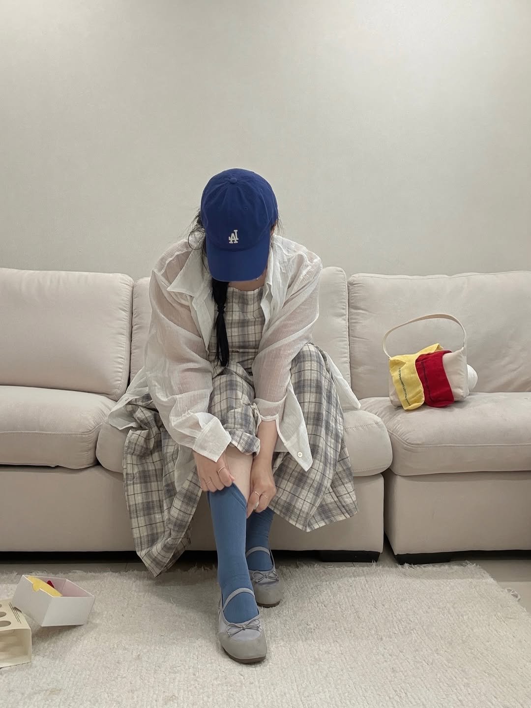 the_juni_ 게시물 이미지: #협찬 @dailylike_homes 

발끝에 컬러 한 스푼 🥄💙

무채색 코디가...