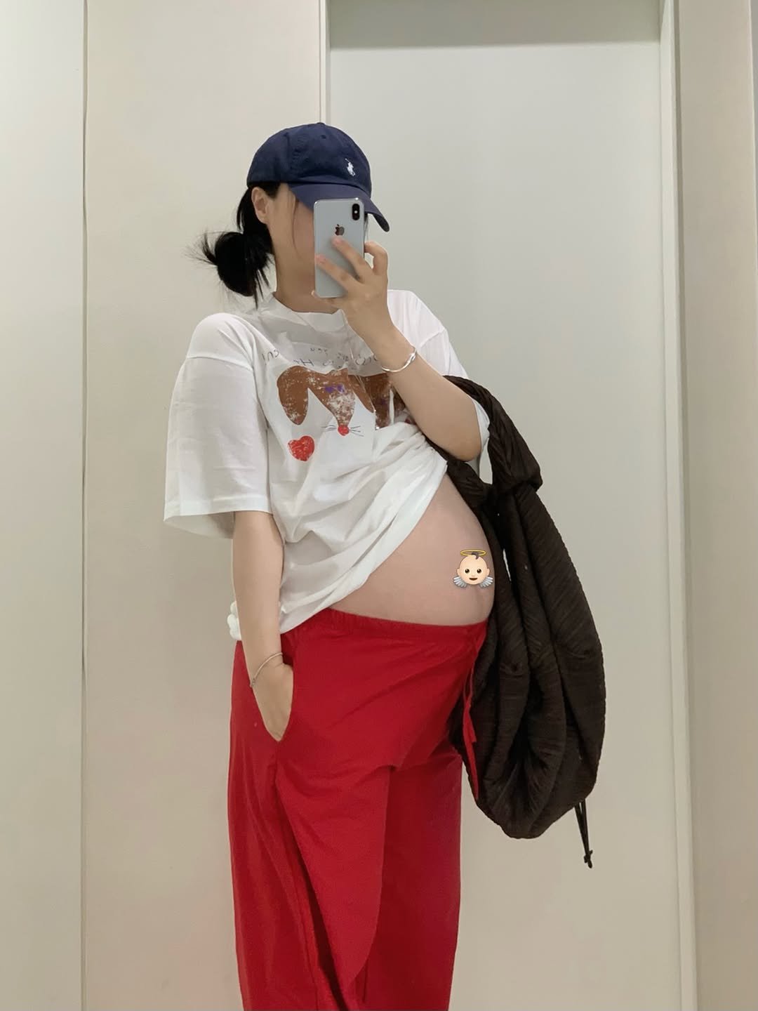 the_juni_ 게시물 이미지: 동글동글하니 
아주 잘 익은 수박 한 통 품고 다니는 기분. 🍉

이제 예정일 진짜...