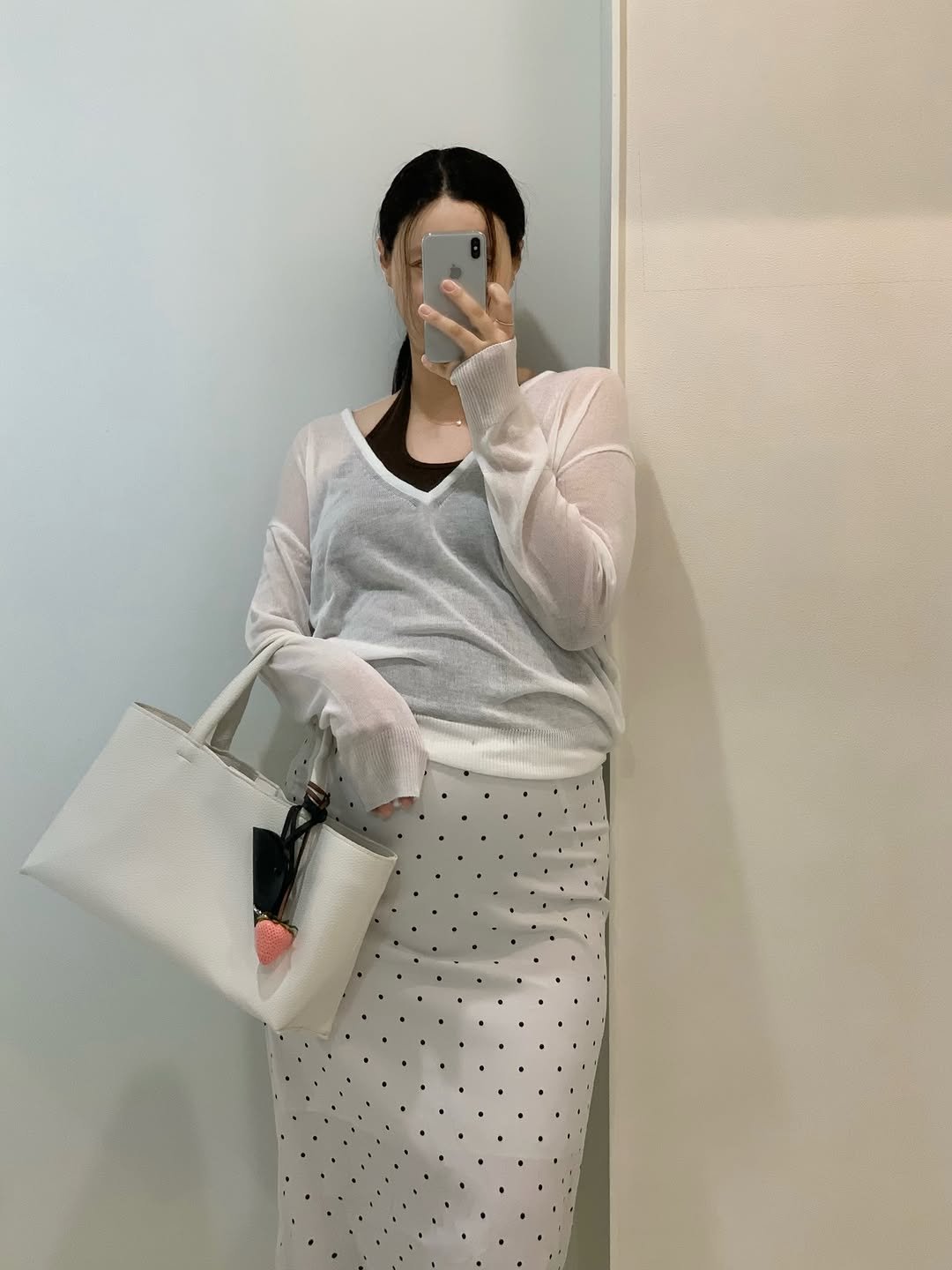 the_juni_ 게시물 이미지: 땡땡이 좋아하는 사람!⚪️⚫️🔴

임산부도 이렇게 입을 수 있다 이거야.. 
실루엣...