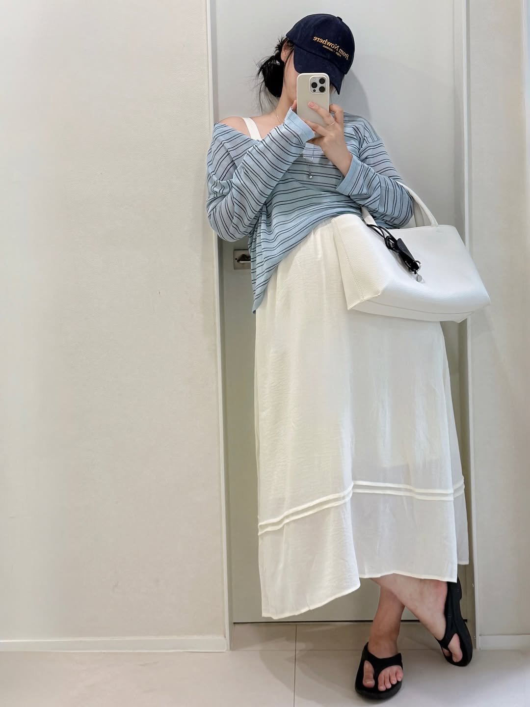 the_juni_ 게시물 이미지: 어느덧 8개월차 🤰🏻
몸은 무거워지고 
밤마다 다리에 쥐 나서 깨는 거...