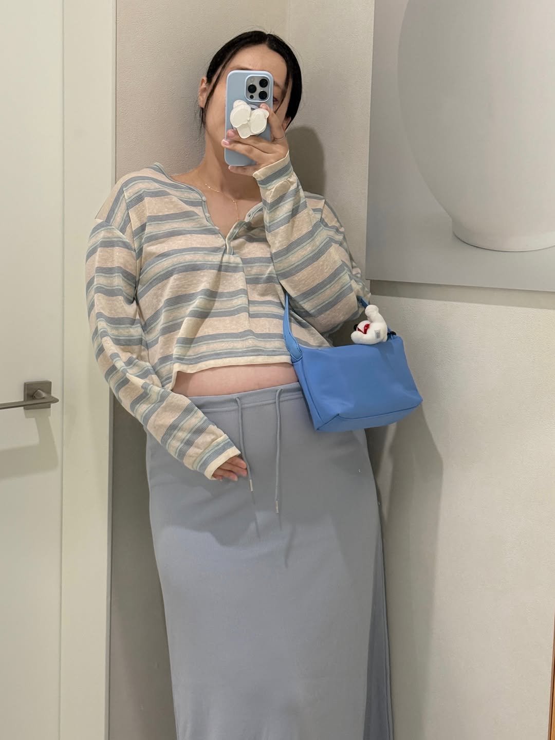 the_juni_ 게시물 이미지: 여름엔 역시 청량한 스카이블루가 진리..🦋🩵

살안타 티셔츠에 치마, 가방까지...