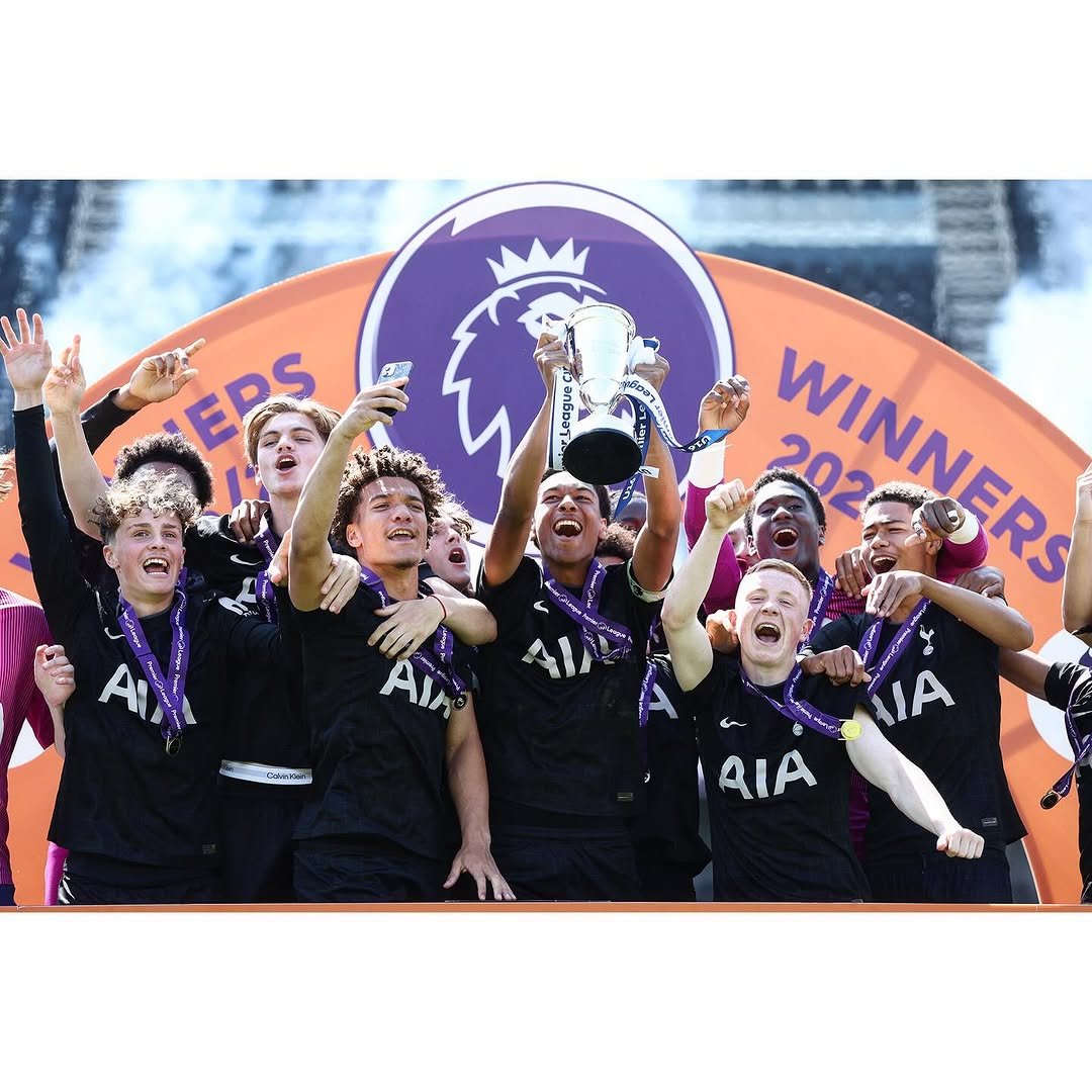 thealexmorton 게시물 이미지: Always good to see Spurs lift a trophy at...