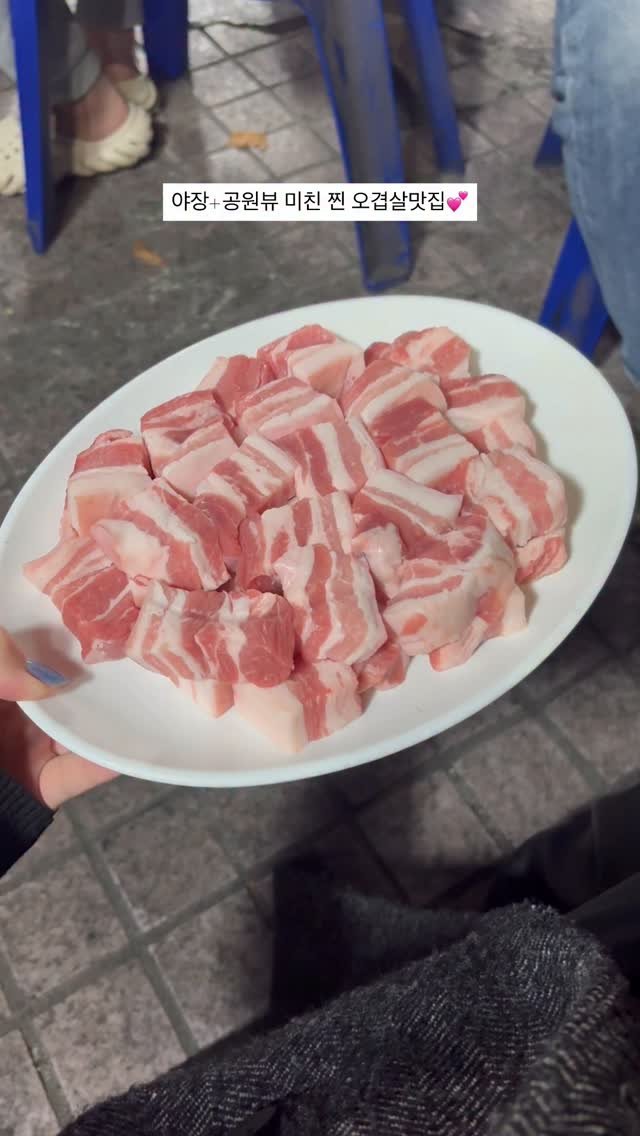 thebiggestbaby_ 게시물 이미지: 근래 갔던 고깃집중에 제일 좋았어요…. 분위기 미친 생 오겹살 맛집🐷

여기는 평촌...