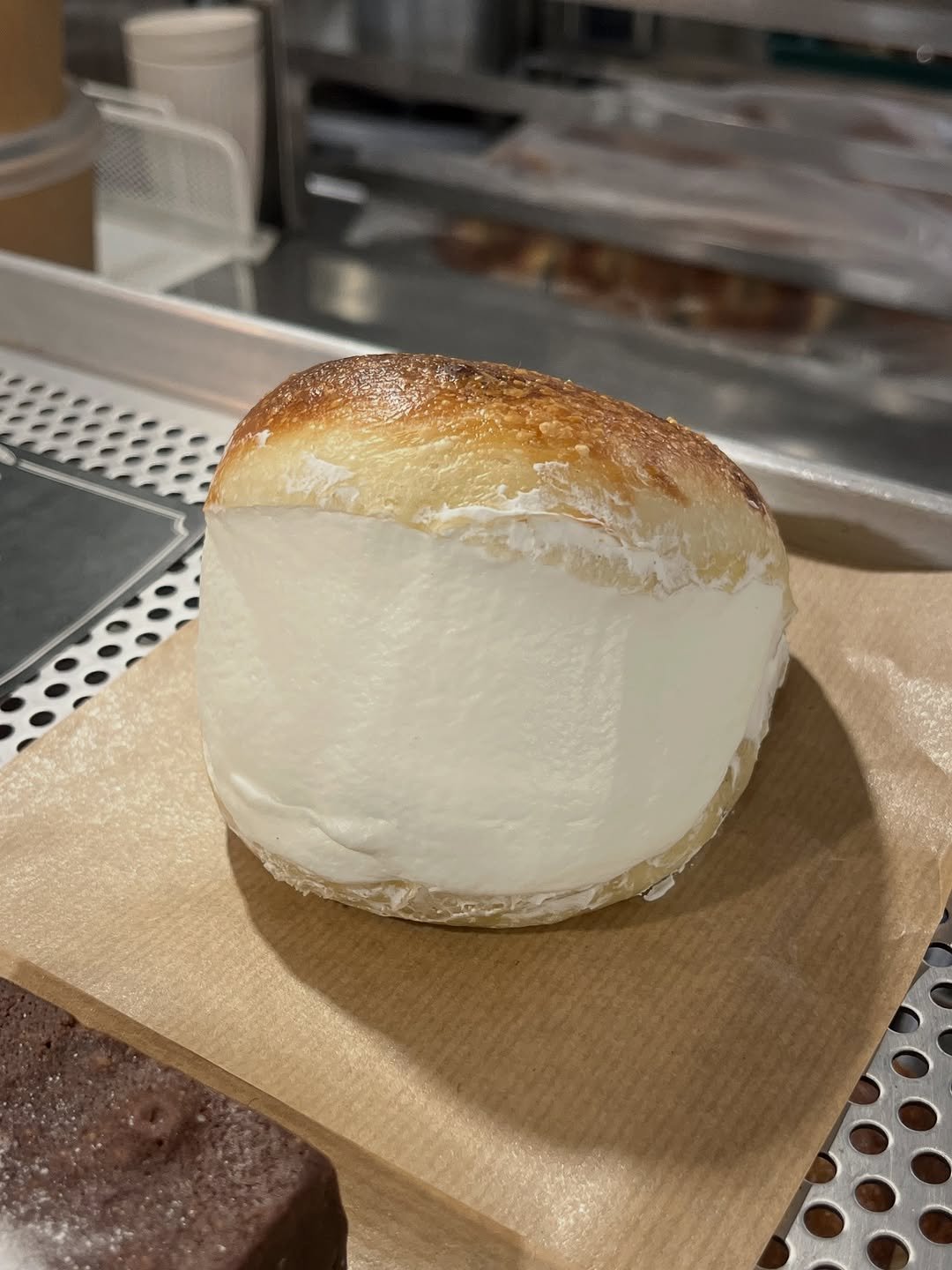 Photo by 허니꿀잼🍯 /🇰🇷🇦🇺 on October 02, 2025. May be an image of cake, souffle, gelato, marshmallow, bread and text.